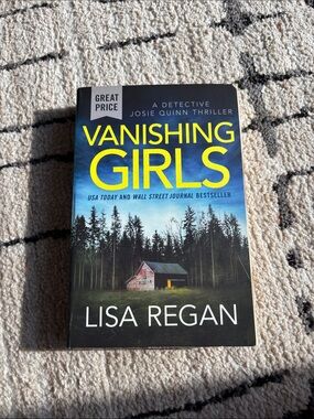 Vanishing Girls by Lisa Regan - Paperback Thriller in Blue & Yellow